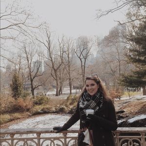 Meet your Posher, Olivia